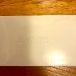 Apple Watch Series 4 - Unopened